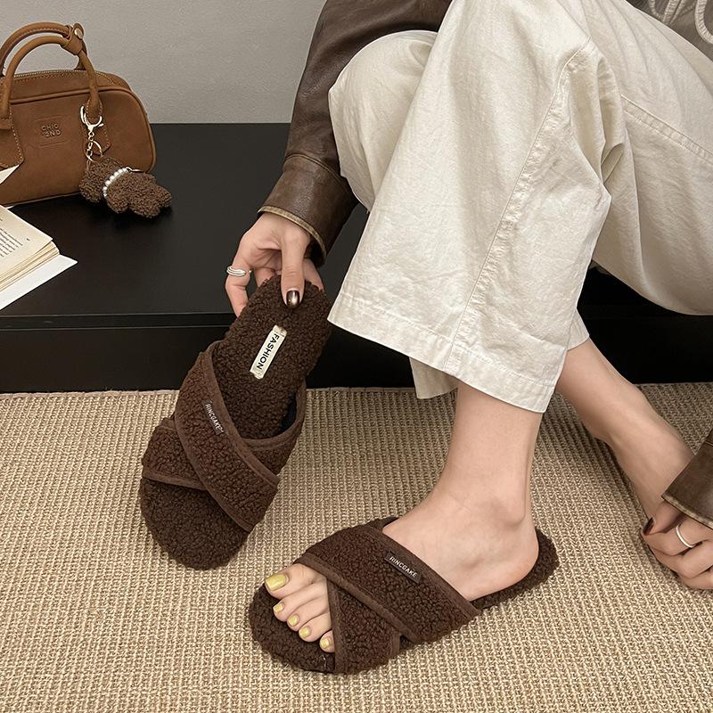 One-word Women Wear 2025 Autumn New Outdoor Thick Bottom Internet Celebrity Warm Lamb Wool Slippers