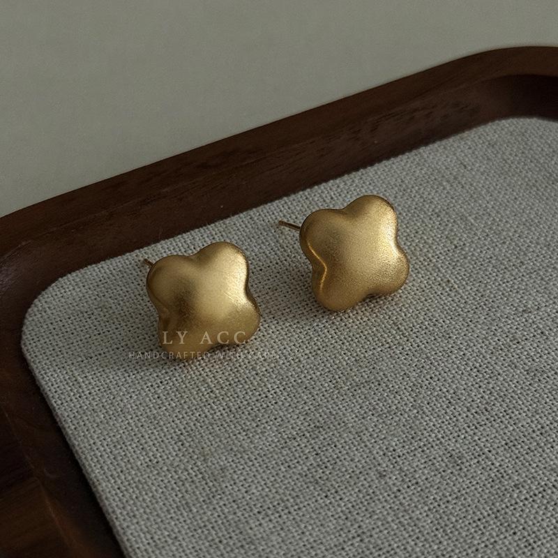 Brushed Ball Earrings Women's High-end Matte Niche Design Light Luxury Temperament Ball Ear Buckle Texture Retro Stud Earrings