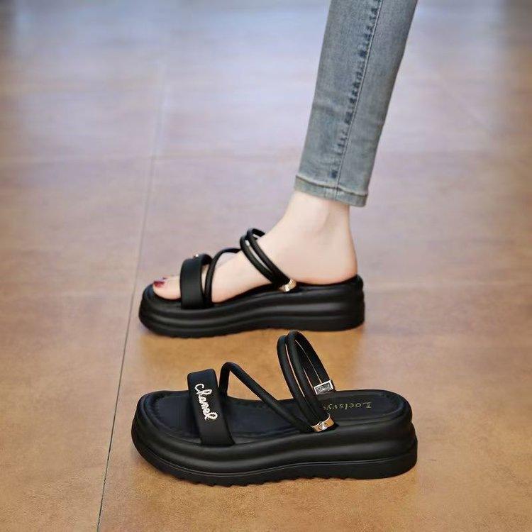 Fairy wind girl outer slippers 2025 new fashion women's cool slippers flat-bottomed soft-soled one-word casual beach shoes