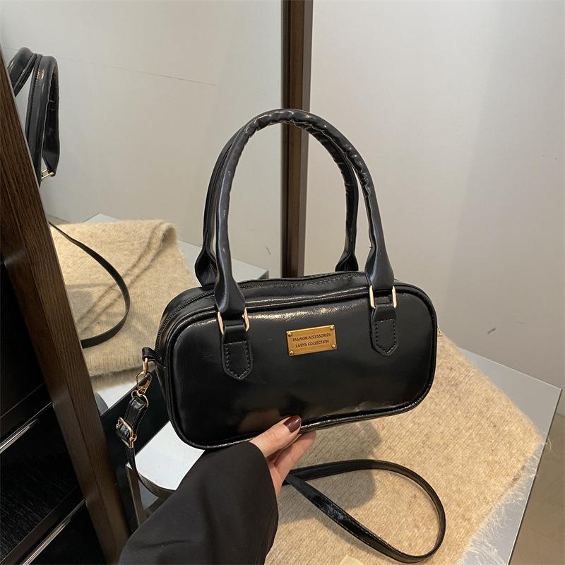 High Value and Texture Premium Retro Small Bag Spring Bag Women's 2025 New Messenger Bag Commuter Portable Bowling Bag