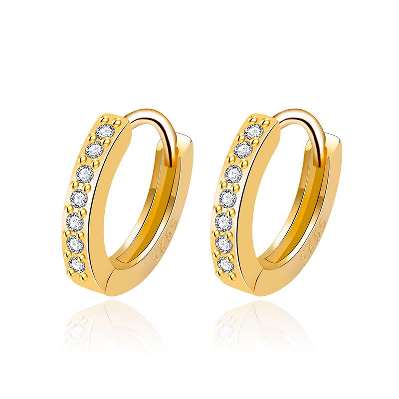 

Корейская дорама «Аварийная посадка любви» вдохновила на стиль Сон Е-джин: циркониевые каффы для ушей и серьги-кольца