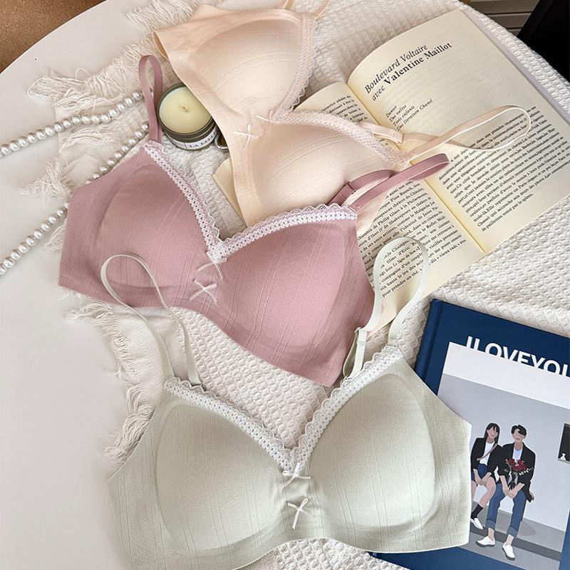 Cloud Cream Floral Lingerie: Wire-Free Push-Up Bra with Side Support