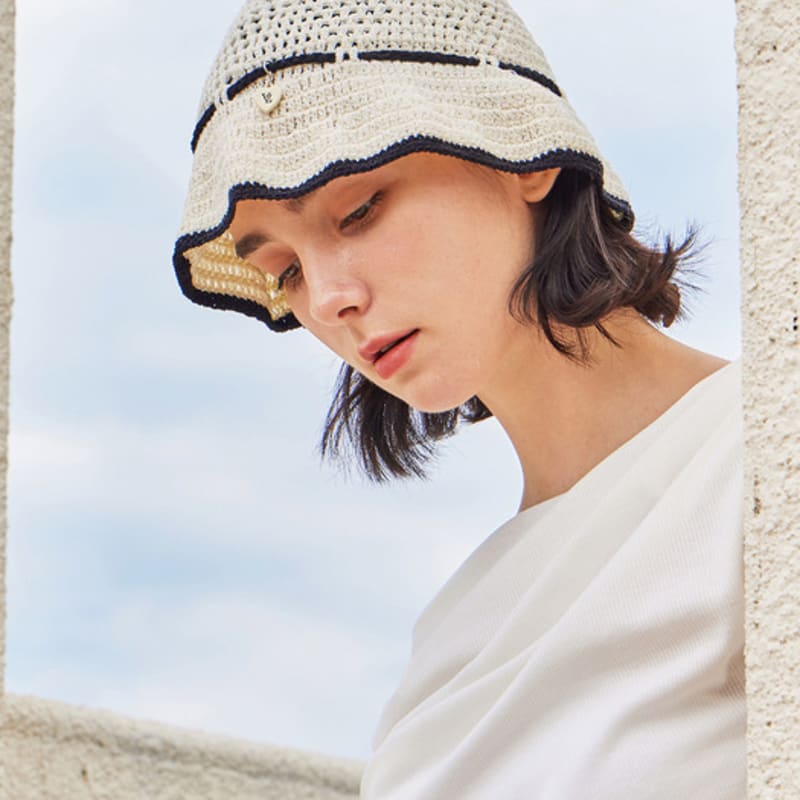 

Панама-ведро VARZAR с цепочкой в виде сердца, крючком, с лентой, черная FREE