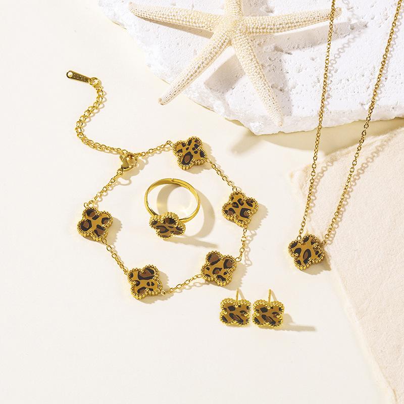 4PCS 13MM Double-Sided Mother-of-Pearl Lucky Four-Leaf Clover Bracelet, Earrings and Ring Four-Piece Women's Jewelry Set