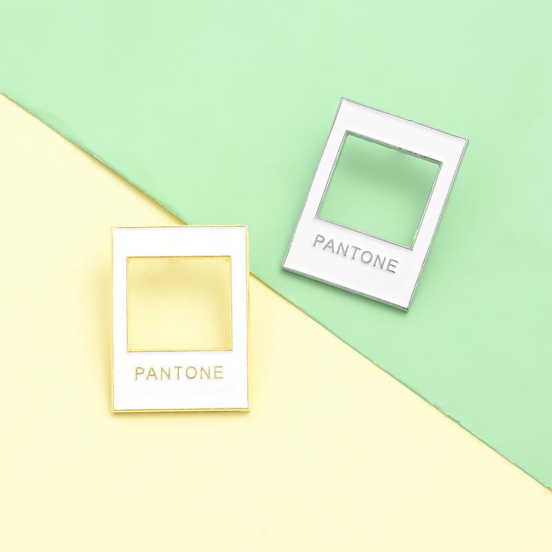 Kreatywna Broszka z Literą Pantone Akcesorium Dla Mężczyzn I Kobiet W Unikalnym Geometrycznym Wzornictwie