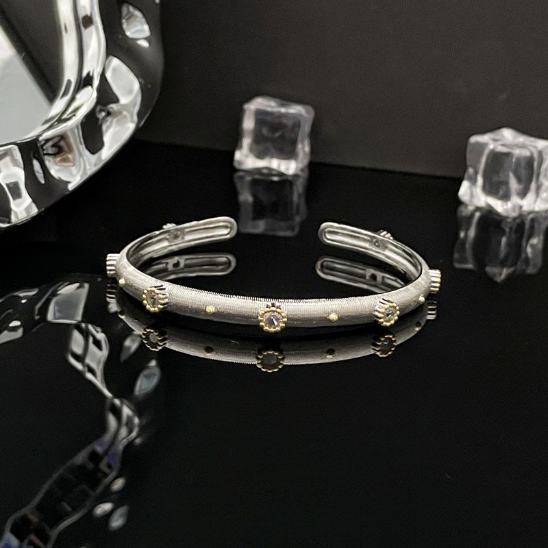 Bransoletka Palace z wydrążonego szczotkowanego materiału w stylu włoskiego retro i z klasą, niszowa słodka i fajna bransoletka dla kobiet