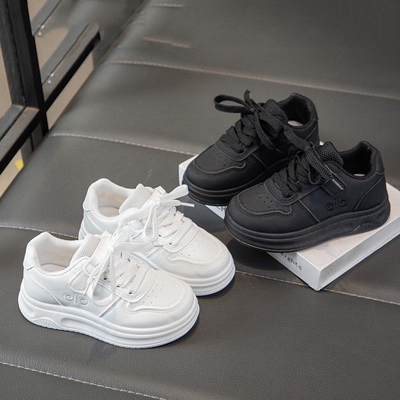 Kinder-Schwarz-Weiß-Boardingschuhe – Frühjahr/Herbst 2026, Leichte Freizeit-Sneaker für schulpflichtige Kinder.