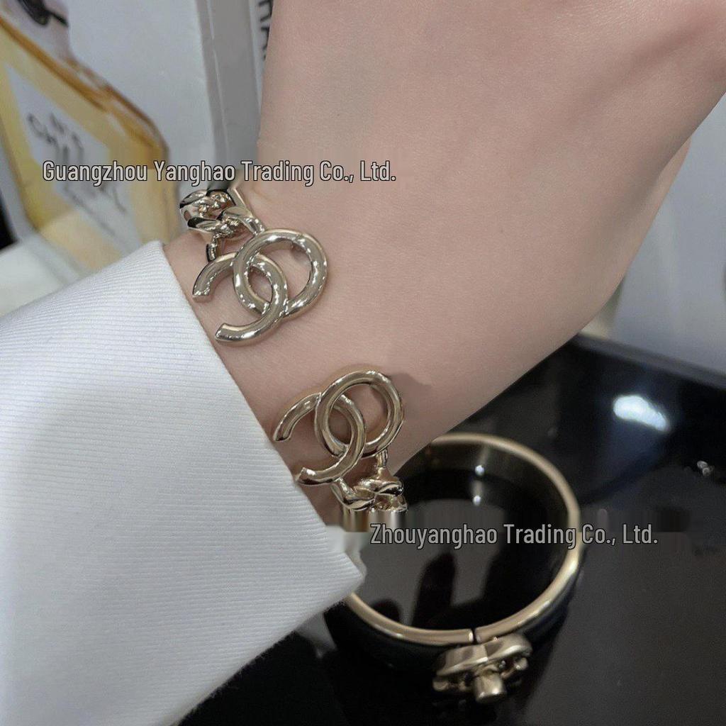 Seiko Hochwertiges Doppel-C-Design Damen-Armband im Coco-Stil