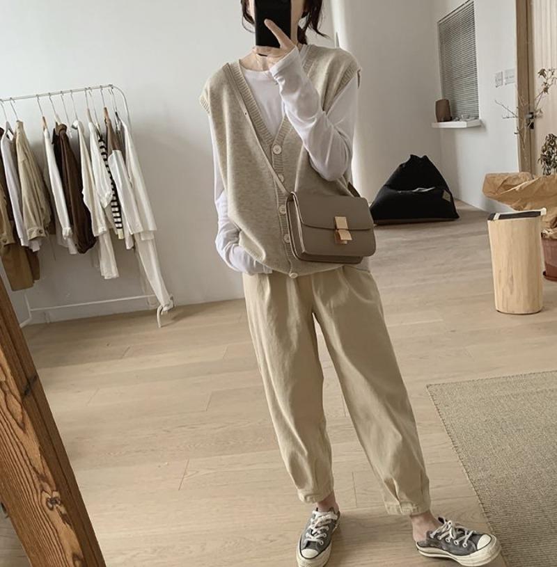 V-neck Knitted Vest for Women Loose and Slimming Korean Version Simple Sleeveless Age Reducing Cardigan Vest