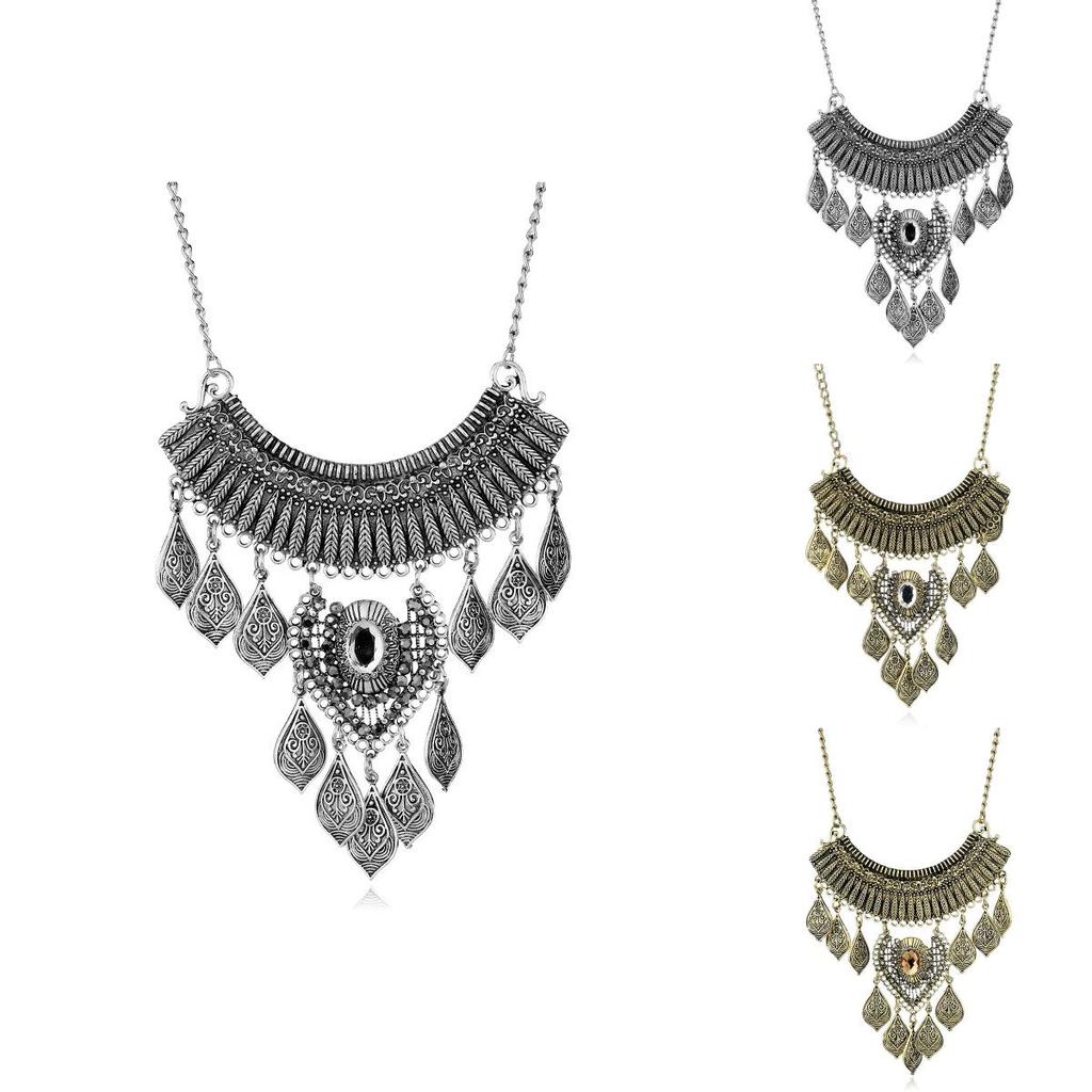 Vintage Leaf Pendant Necklace With Alloy Metal And Dazzling Embellishments For Artsy Women