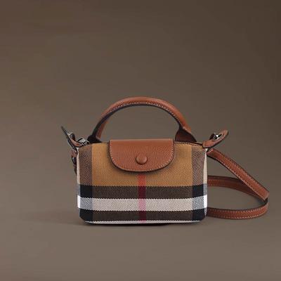 Este Bolso Cruzado Pequeño es un Estuche para Teléfono Versátil y Elegante para Mujeres