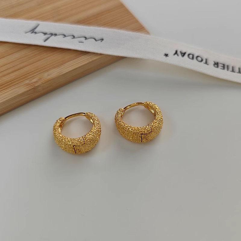 

Frosted Plain Circle Earrings Light Luxury Niche Design Cold Wind Personality 100% Match Dainty Women s Daily Fashion Earrings