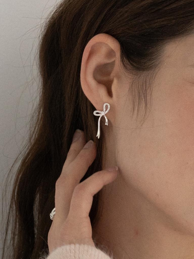 Before Moonrise Flowing Ribbon Cubic Earrings Se225