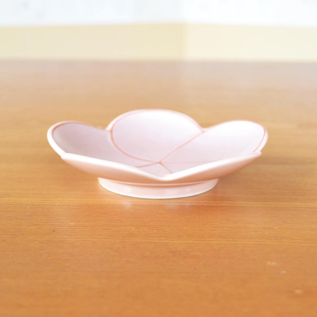 Set of 5 12cm Arita Ware Plates in Perfect for New Includes a decorative Plum-Shaped Red, Year's Gifts. box.