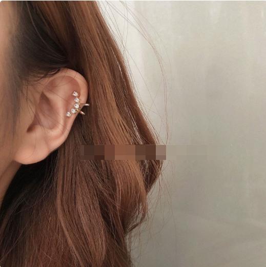 Single Ear Clip Non Pierced Ear Cuff Minimalist Style Ear Wrap Adjustable Metal Ear Accessory for Women and Girls