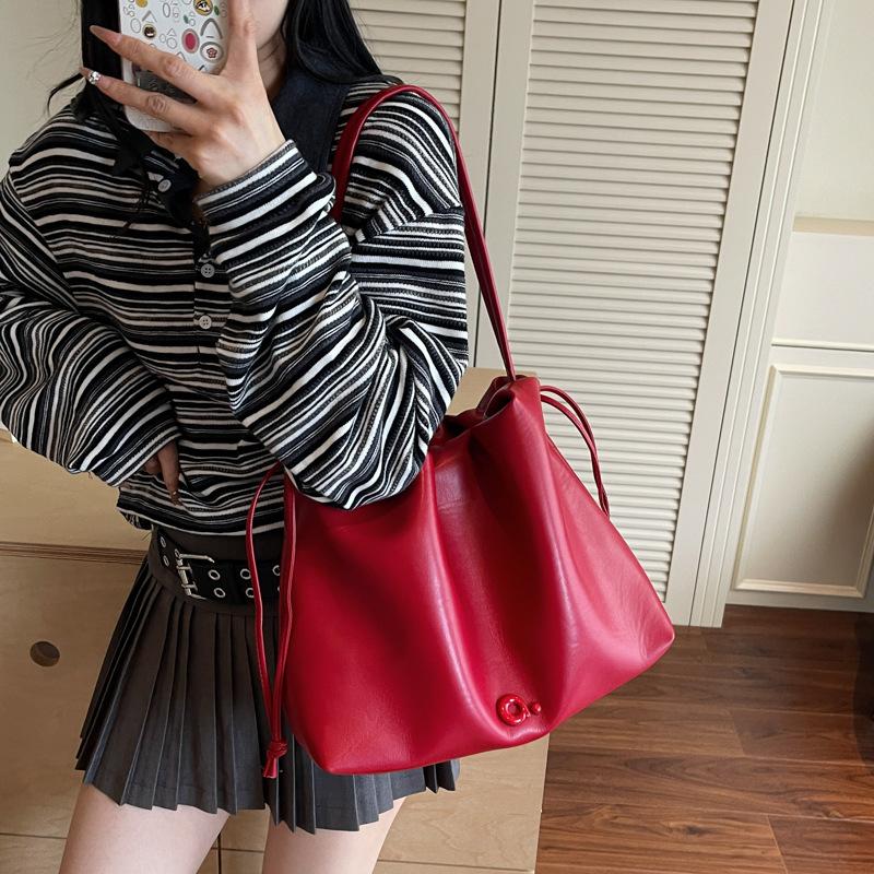 Korean Version of Large-capacity Tote Bag Women's 2025 New Simple Pleated Underarm Bag Versatile Shoulder Bag One Piece Delivery