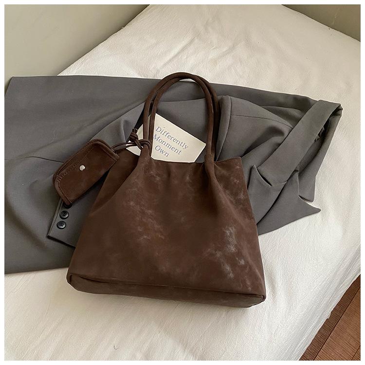 

Сумка большой вместимости женская осенне-зимняя ретро 2025 новая универсальная сумка через плечо повседневная текстурная сумка-тоут для поездок на работу