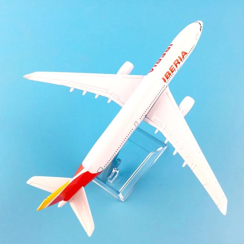 16CM Diecast Metal Spain Iberia Airlines Boeing 737 Aircraft Plane Model Toys For Childre Collection Display