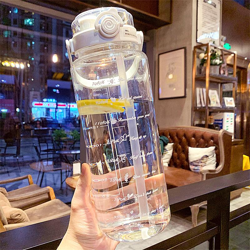 

2-литровая большая емкость, герметичная спортивная бутылка для воды с соломинкой и ручкой, пластиковая чашка для воды, инструменты для питья для кемпинга на открытом воздухе, путешествий 1.5L белый