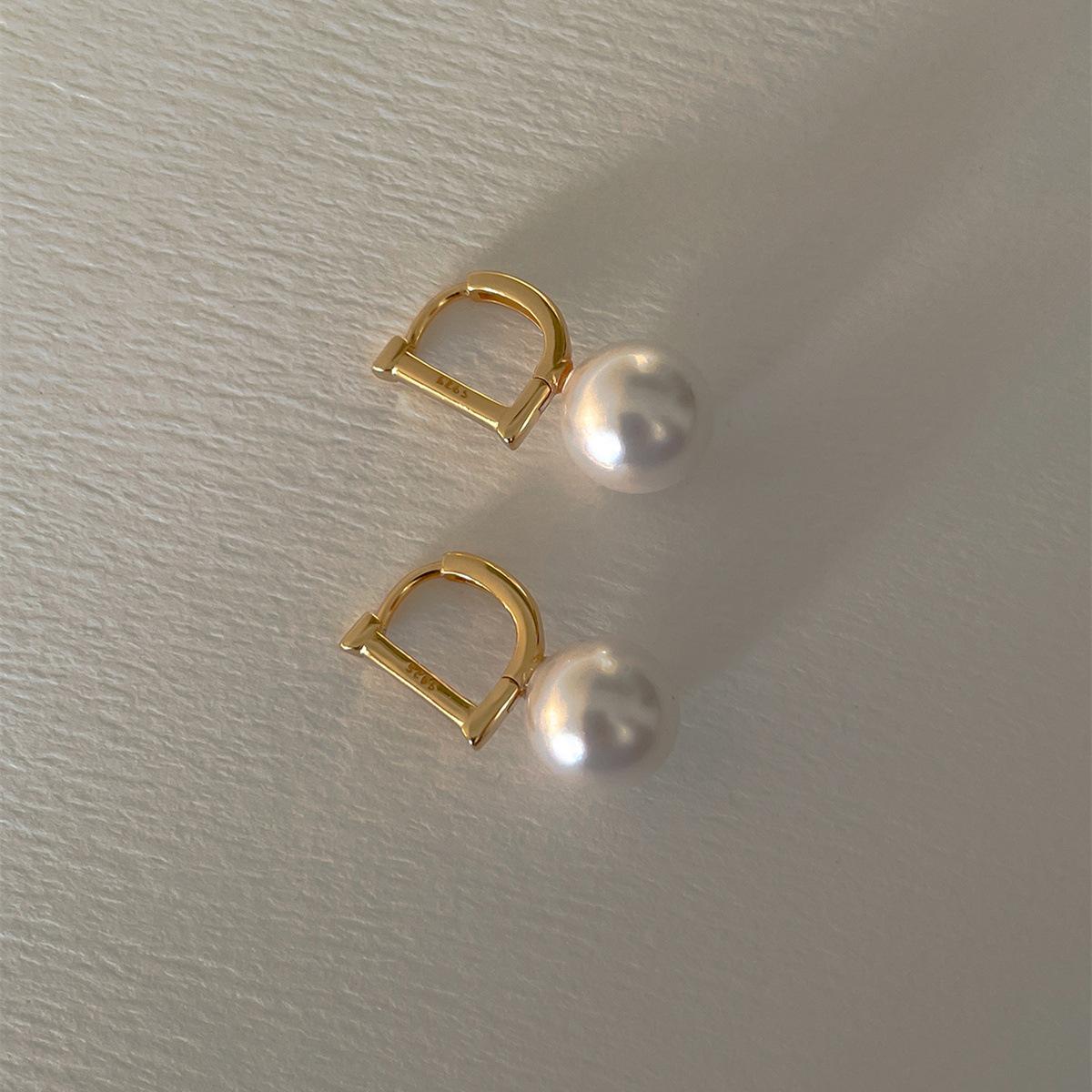 

Серьги с подвеской в виде жемчуга с буквой D, французская элегантность, атмосфера, сладкие серьги, женские серебряные игольчатые серьги с пряжкой, новинка 2025 года 925 silver needles