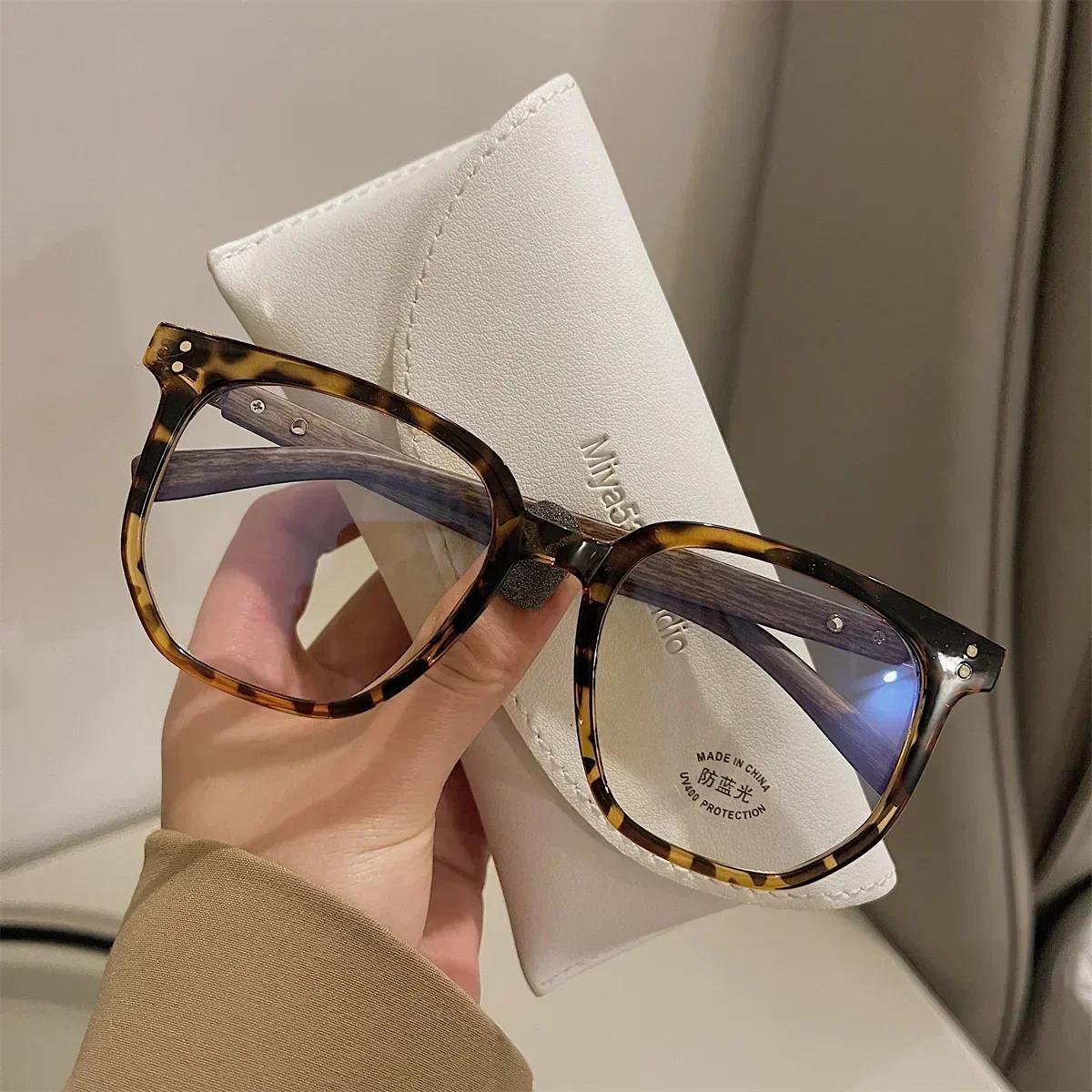 New Wood Grain Anti Blue Light Glasses Retro Large Frame Women Myopia Glasses Square Wooden Frame Trendy Eyewear 0(anti-blue light)