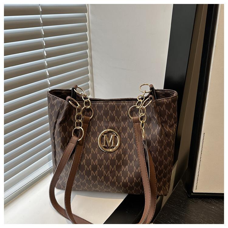 New moon bag, this year's fashion 2025 new niche underarm bag, foreign style personalized shoulder bag, letter printing oblique span bag