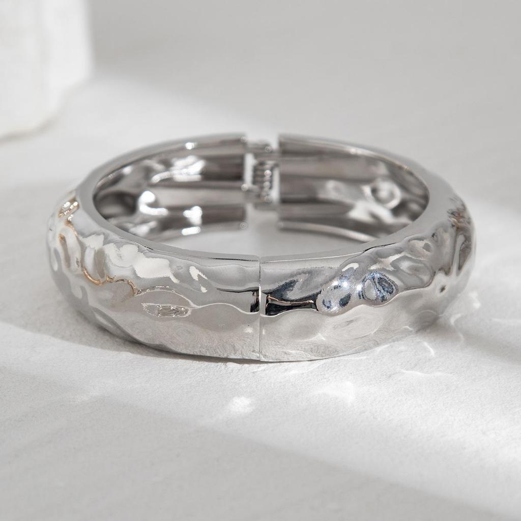 Oregelbundna Grova Tunga Pärlarmband för Kvinnor Lyxig Stil Gotisk Punk Bred Metallisk Armring Geometrisk Pulseras Mujer Mode Smycken Gåvor