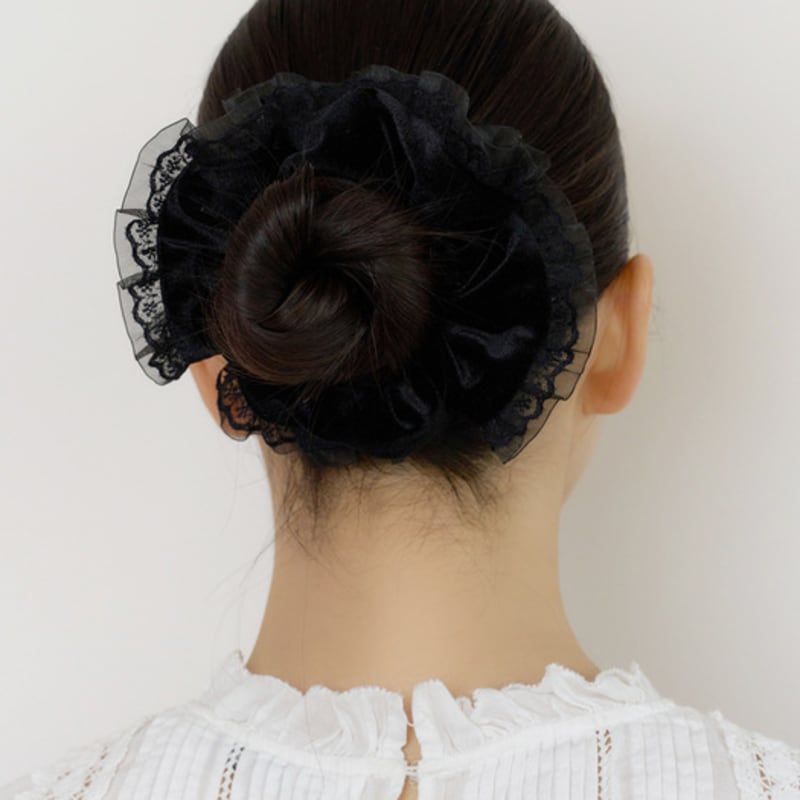 FANTASTIC PLANET Velvet Lace Scrunchie