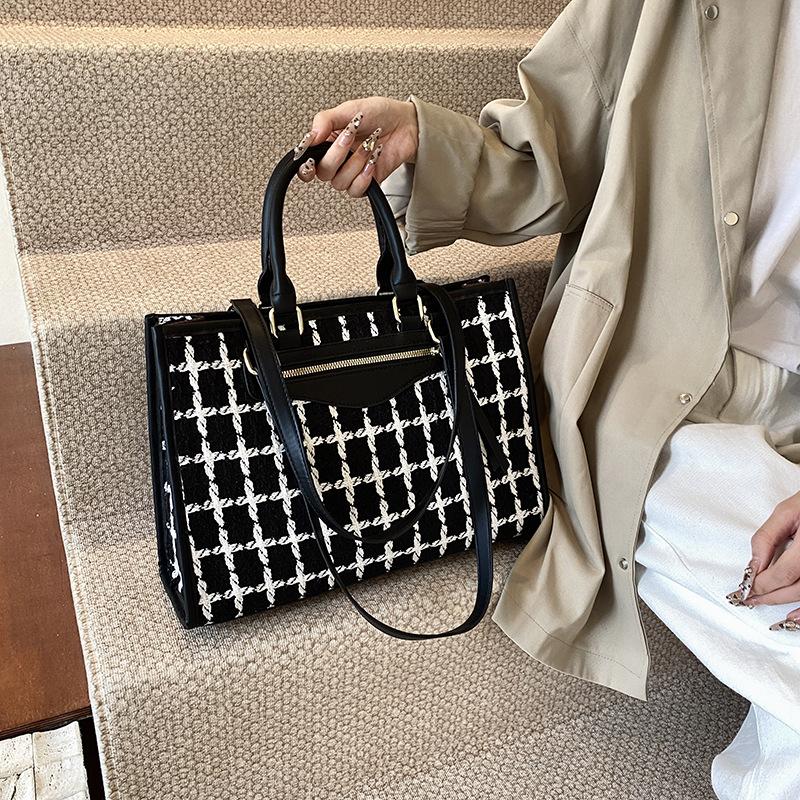 Niche bags, new bags, women's bags, fashionable commuting, thousand bird grid shoulder bags, large-capacity tote bags.