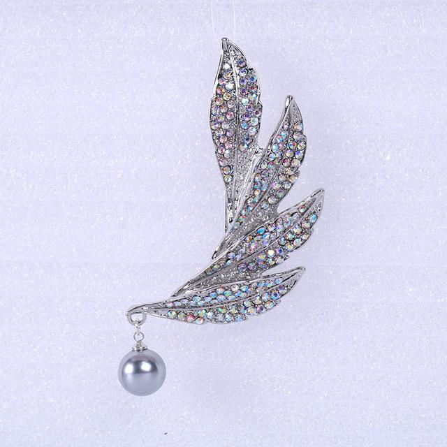 Creative Design Personality Swan Feather Pin Brooch Pearl Corsage Temperament Cardigan Coat Women 'S Anti Lighting PinPersonality Jewelry