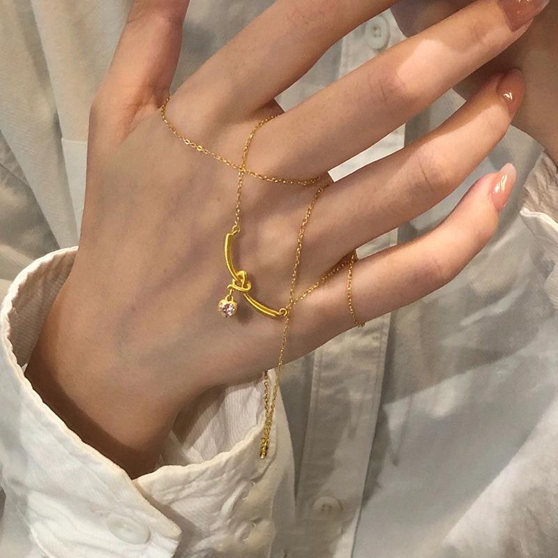 Korean Version Of Girl'S Heart Knotted Love Necklace Female Niche Light Luxury High Sense Hollow Heart-Shaped Clavicle Chain Temperament Neck Chain