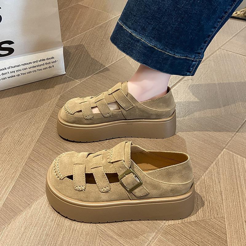 Two women wearing bag head sandals summer new thick-soled muffin lazy woman with one foot pedal hole