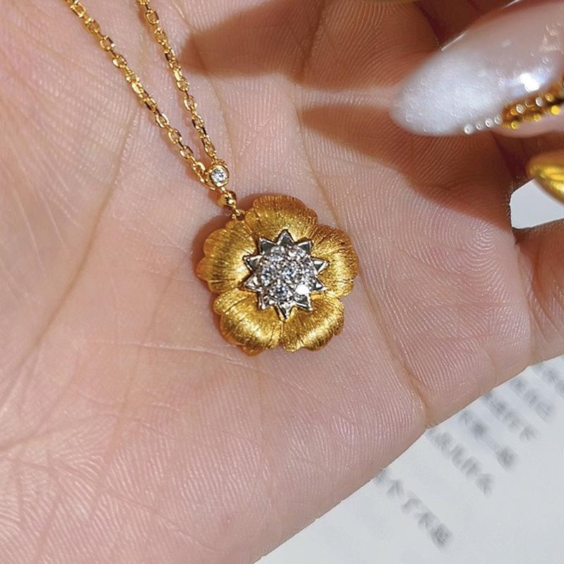 Shine Brushed Luxury Inlay Diamonds Exquisite Flower Necklace Classic Design and Charm Pendant Wedding Engagement Jewelry