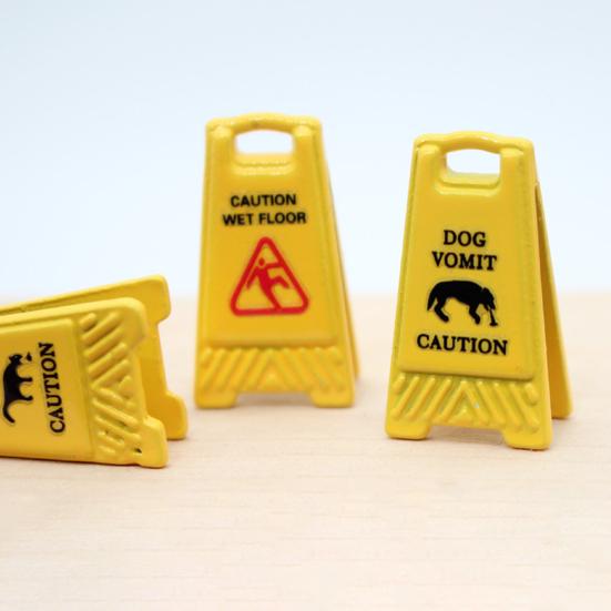 5Pcs Mini Caution Wet Floor Sign Single-side Realistic Miniature Dog Cat Vomit Caution Sign Small Warning Sign Desk Toy