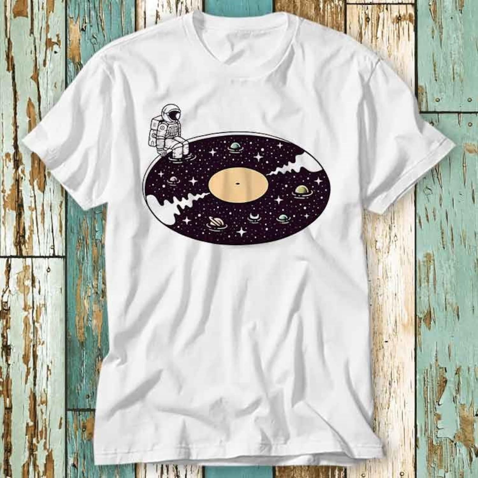 Cosmic Sound Astronaut Vinyl Pool Planet Music T-Shirt Top Design Unisex Ladies Mens Tee Retro Fashion Vintage Shirt S785 4XL
