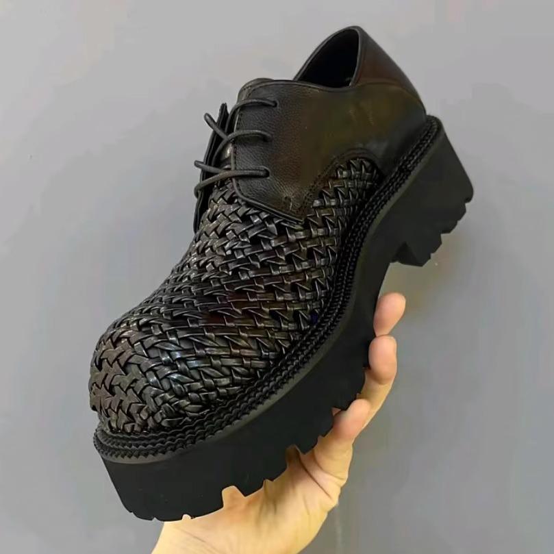 

Летние мужские сандалии ручной работы, дышащие, деловые, повседневные, кожаные туфли с большой головой, полые туфли на внутренней платформе 38 size (same as sports shoes 39 size)