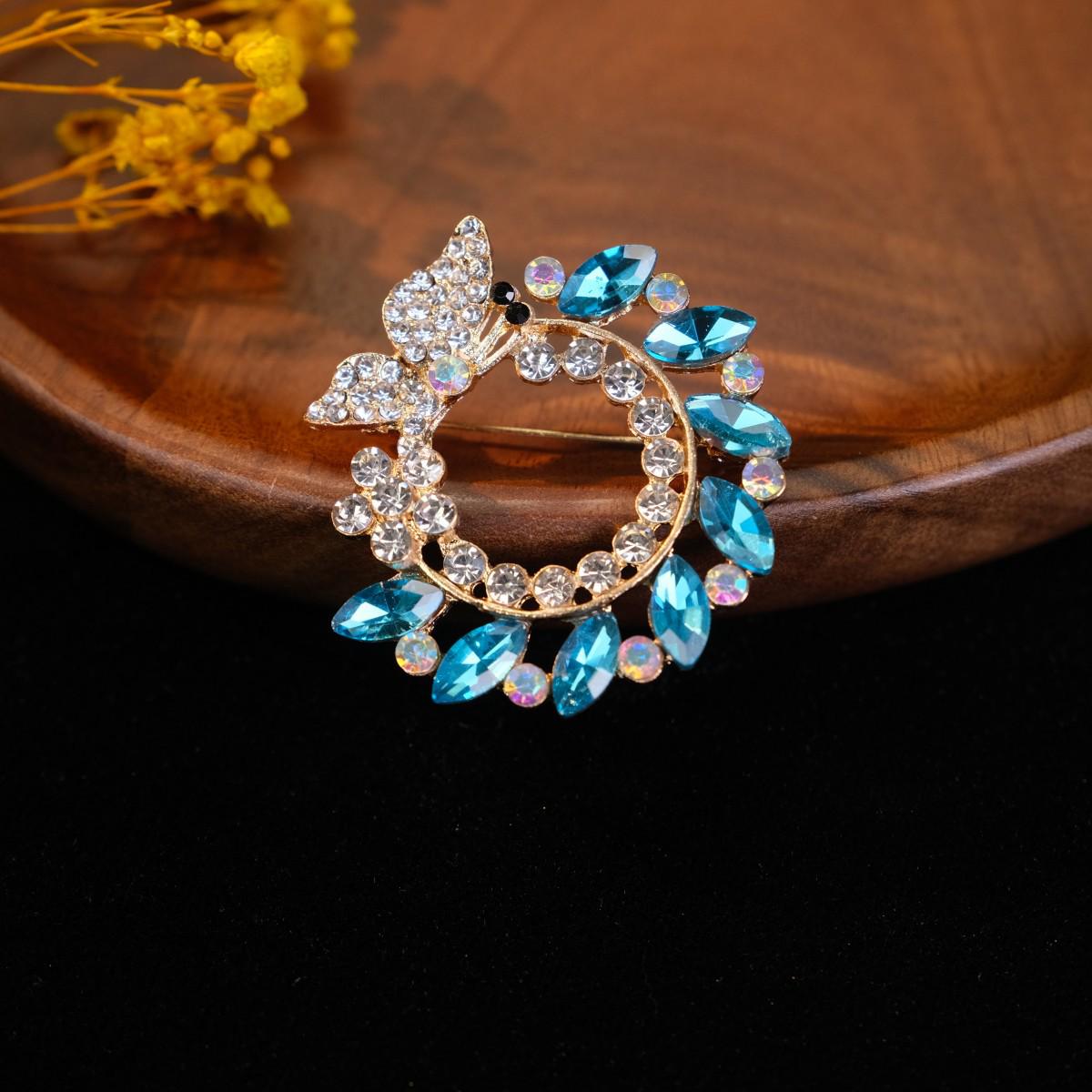 

Елегантна брошка зі стразами: Високоякісна японська та корейська мода кришталева шпилька для шарфа для жінок