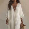 Rochie lungă albă din dantelă cu decolteu în V, rochie de vacanță pe plajă cu mâneci evazate, pliurile de zână sunt elegante și relaxate la malul mării