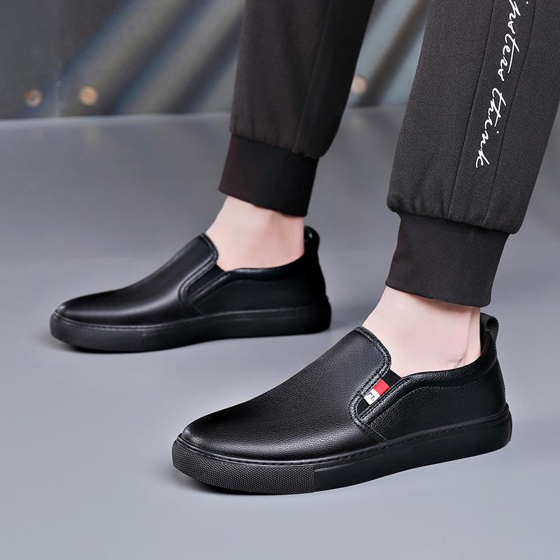 FashionMen White Board Shoes Comfort Lightweight Soft Soled Casual Leather Shoes Male Spring Autumn Designer Breathable Toe Loafers Men