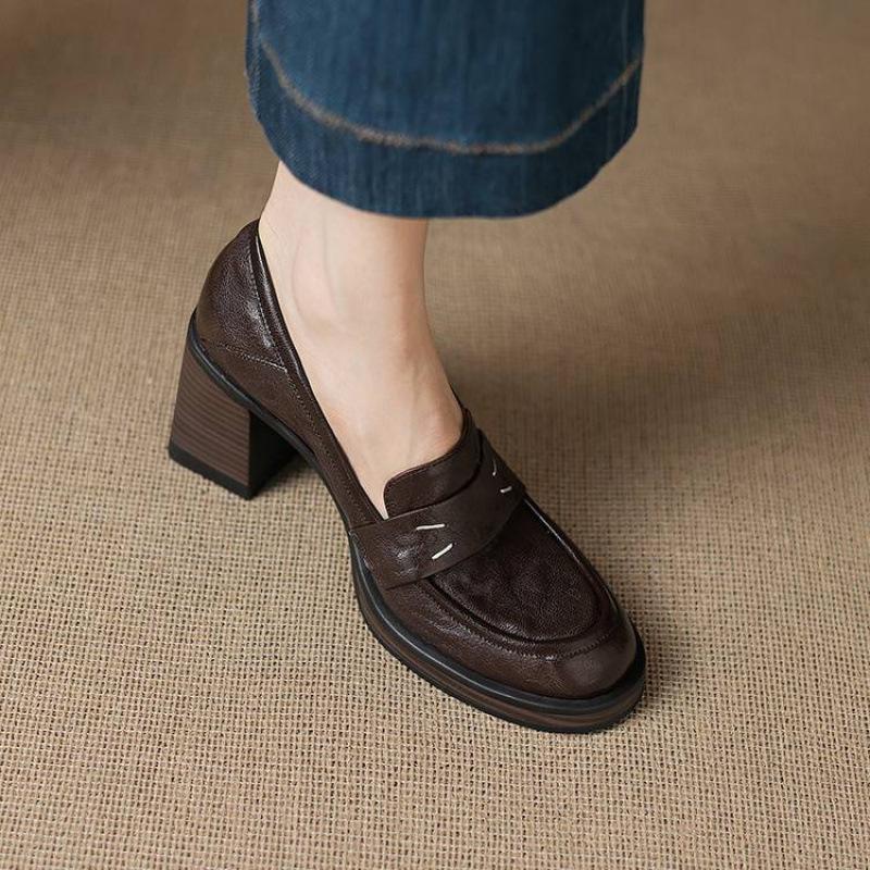 

Новые женские туфли из овчины, одинарные, на платформе, нескользящие, на высоком каблуке, однотонные, кожаные, для носки в любое время года, большого размера, лоферы на толстом каблуке для женщин 40 коричневый