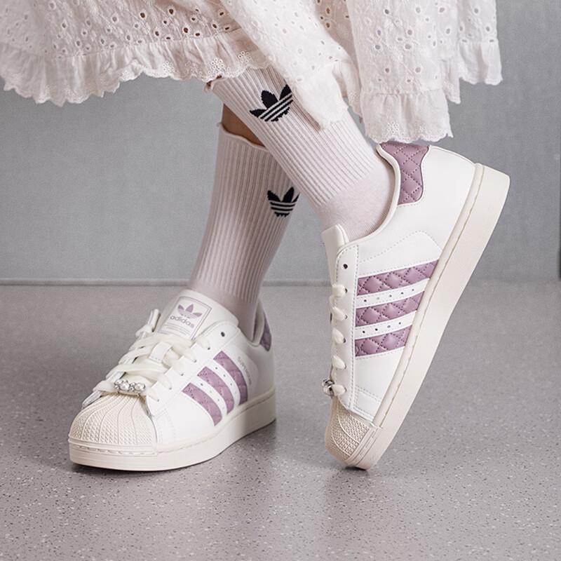 

Adidas Women s SUPERSTAR Low-Top Sneakers KJ7300