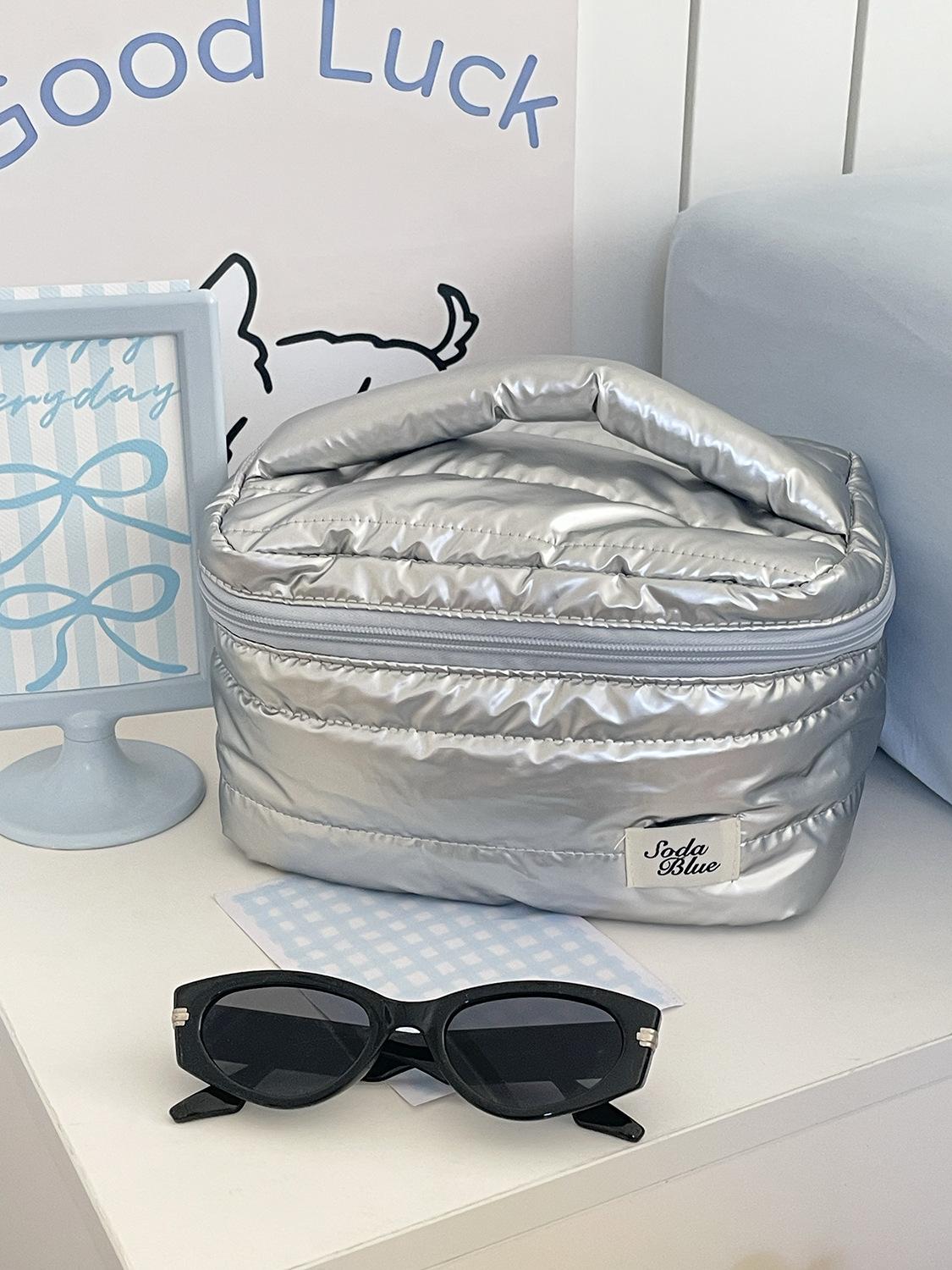 High-end minimalist large-capacity portable waterproof toiletry bag, lazy person series makeup bag серебряный