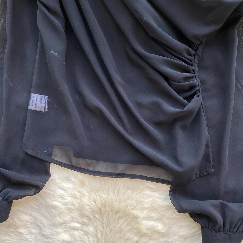 Nové jaro 2024 Elegantní tenká kancelářská halenka Ženy Šikmý límec mimo ramena Sexy topy Dámské Francie Jednobarevné módní design Šifonové topy