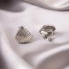 Brincos de pressão triangulares elegantes para orelhas não furadas - Versáteis e com um toque de luxo leve para o uso diário.