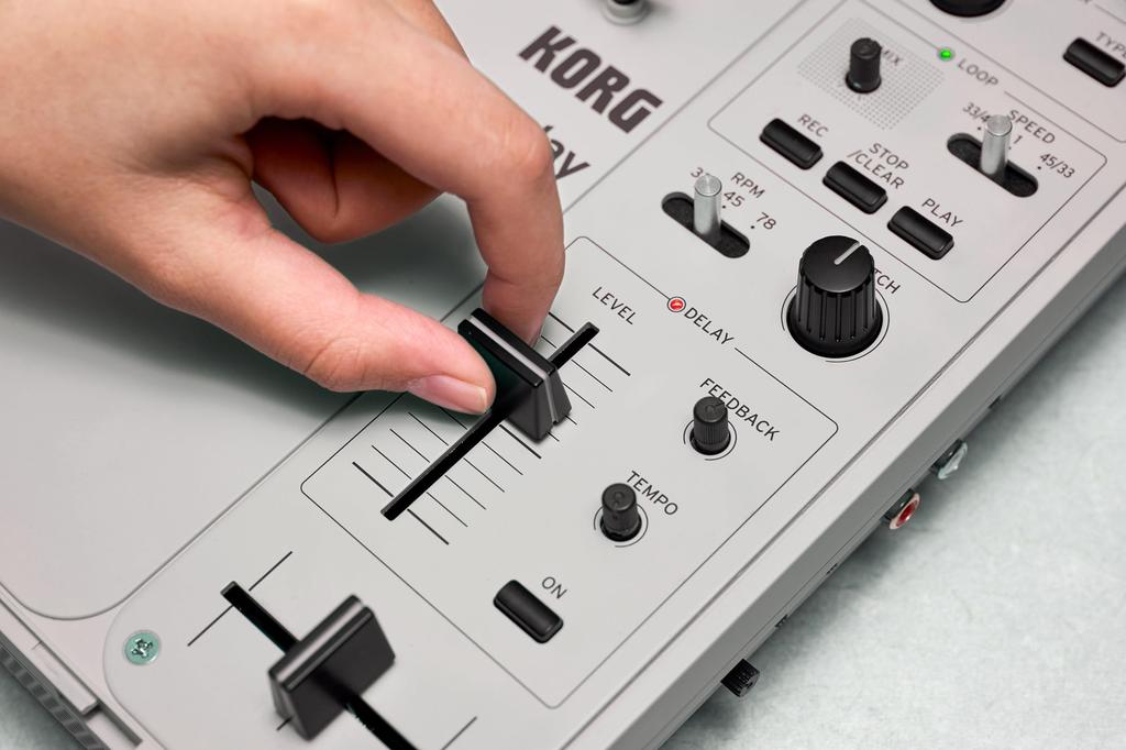 KORG handytraxx play Portable Record Player, Turntable/DJ Device/All-in-One/Optimized for Scratching/Digital Effects/Looper/Battery-Powered