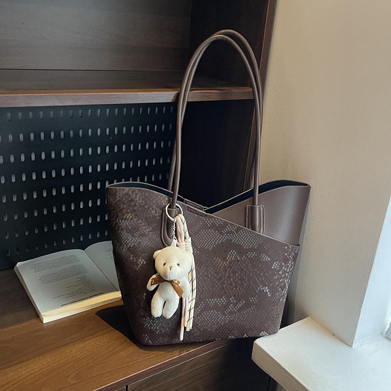 Premium Tasche Damen neue Mode vielseitige Schultertasche große Kapazität Nische Pendler Tragetasche