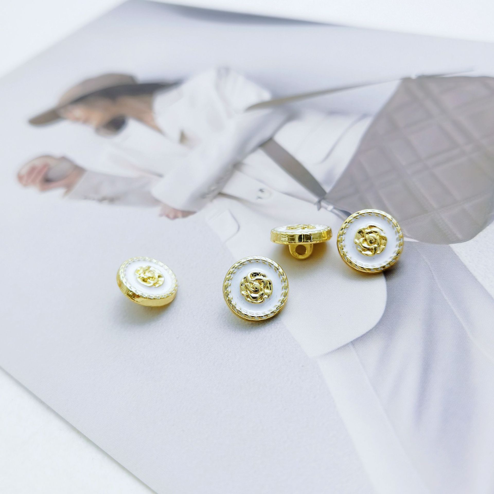 

10 шт. красивые пуговицы с покрытием, квадратные круглые пуговицы, пальто, ветровка, аксессуары для свитера, различные стили, принадлежности для шитья своими руками Diameter 10.5mm