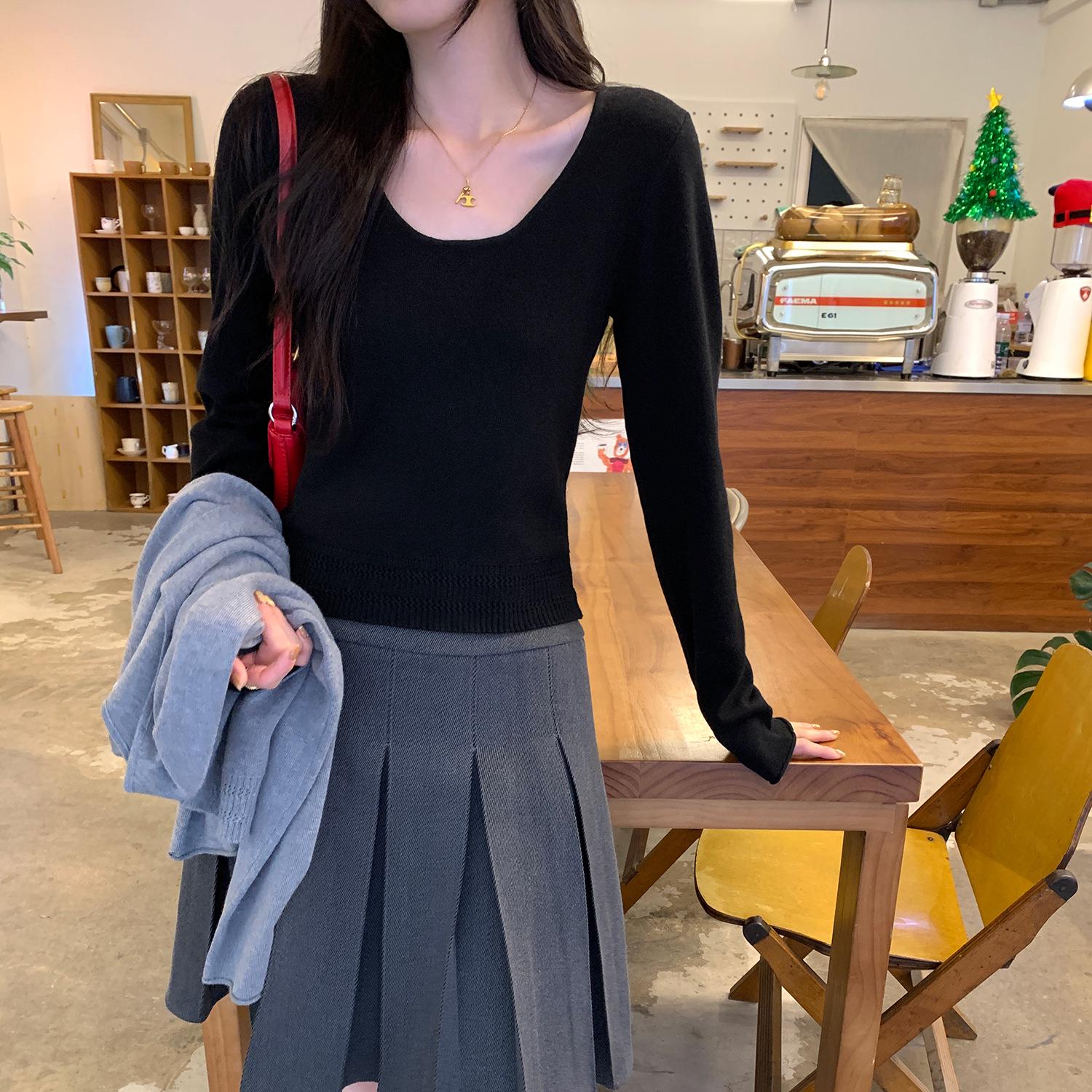 

Women s Korean U-Neck Knit Top - Autumn/Winter 2025 Short Style, Chic & Stylish Niche Design Large