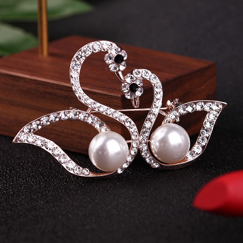 

Pearl Double Swan Brooch Fashion Temperament Pin for Women s Shawl Suit Corsage Flower Accessory Exquisite Hypoallergenic Long-Lasting Color BFF Gift