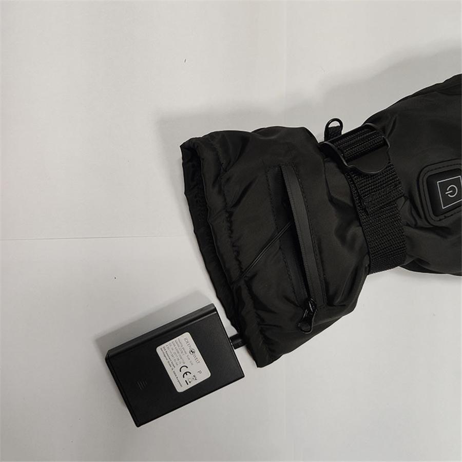 1.The Waterproof Layer Inserts Moisture from the Wick and Helps Keep Hands Warm and Dry During Exercise and Play.